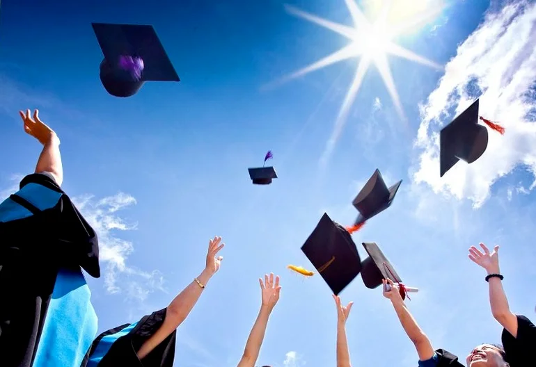 tot nghiepLễ trao bằng tốt nghiệp cho sinh viên trường Đại học Tây Nguyên: Cơ hội du học chuyển đổi bằng cấp tại CHLB Đức