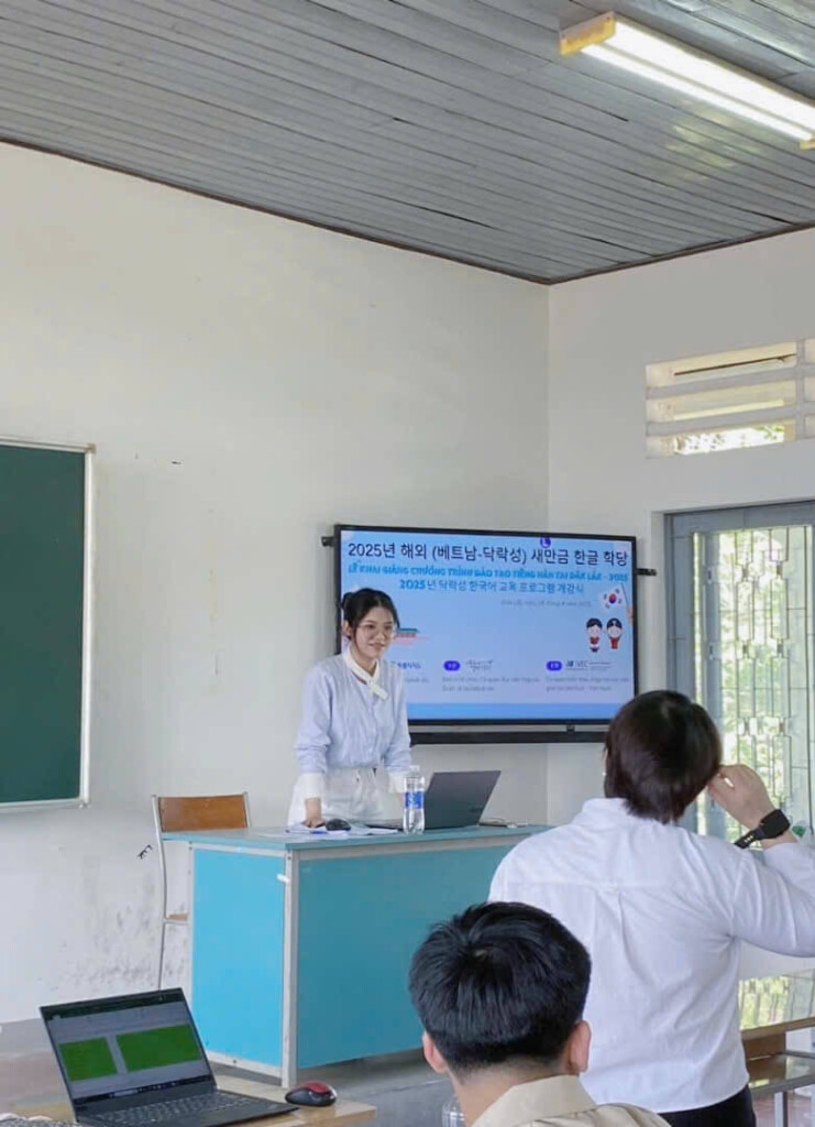 Cô Nguyễn Thị Thu Thuỷ giới thiệu Chương trình khoá học tiếng Hàn miễn phí