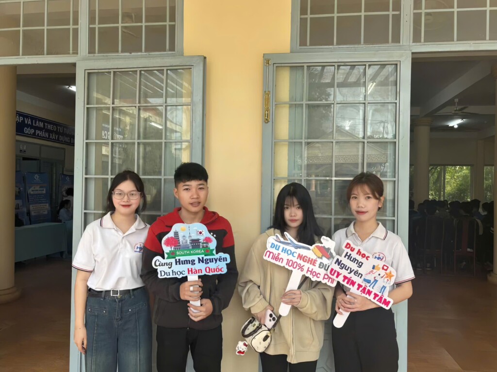 Hình ảnh các bạn tại trường cao đẳng Đắk Lắk