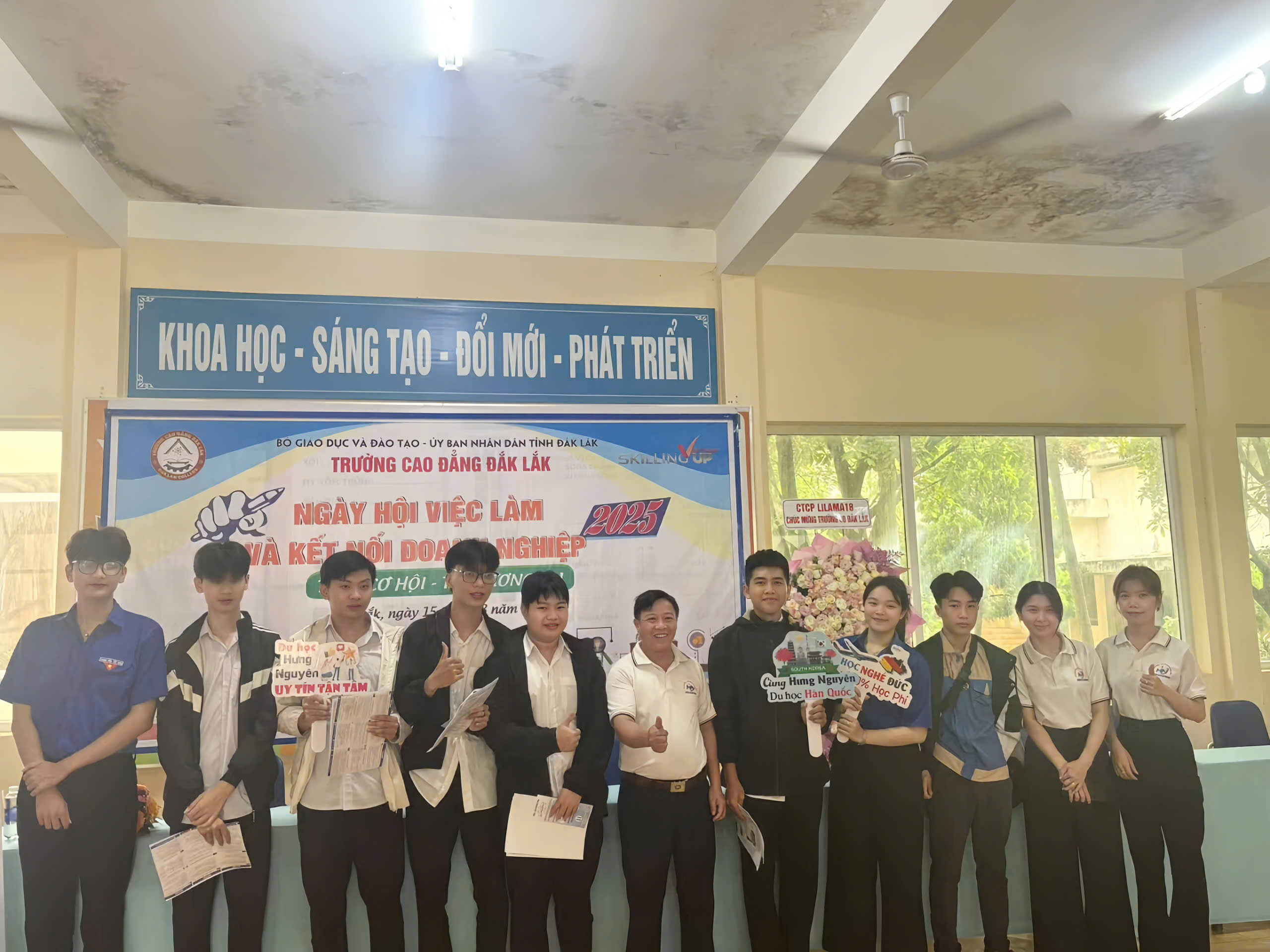 Cùng SV CĐ Đắk Lắk