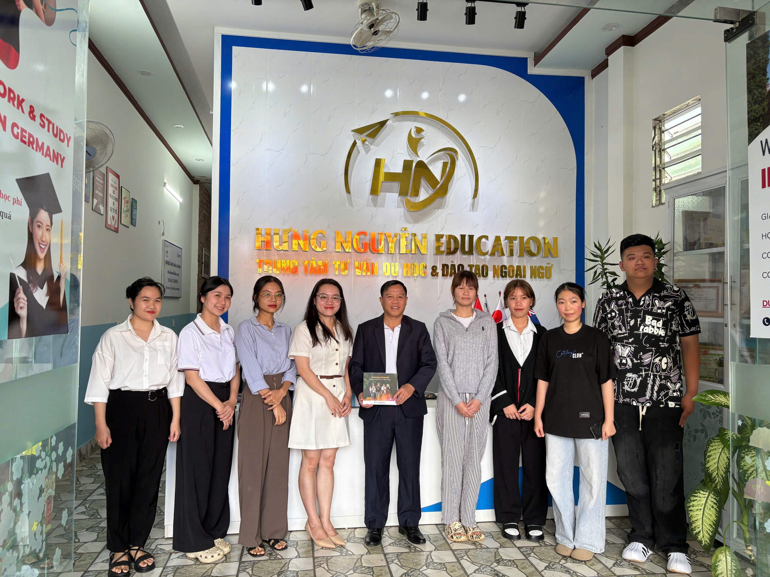 Cùng Đại diện trường Hàn Quốc