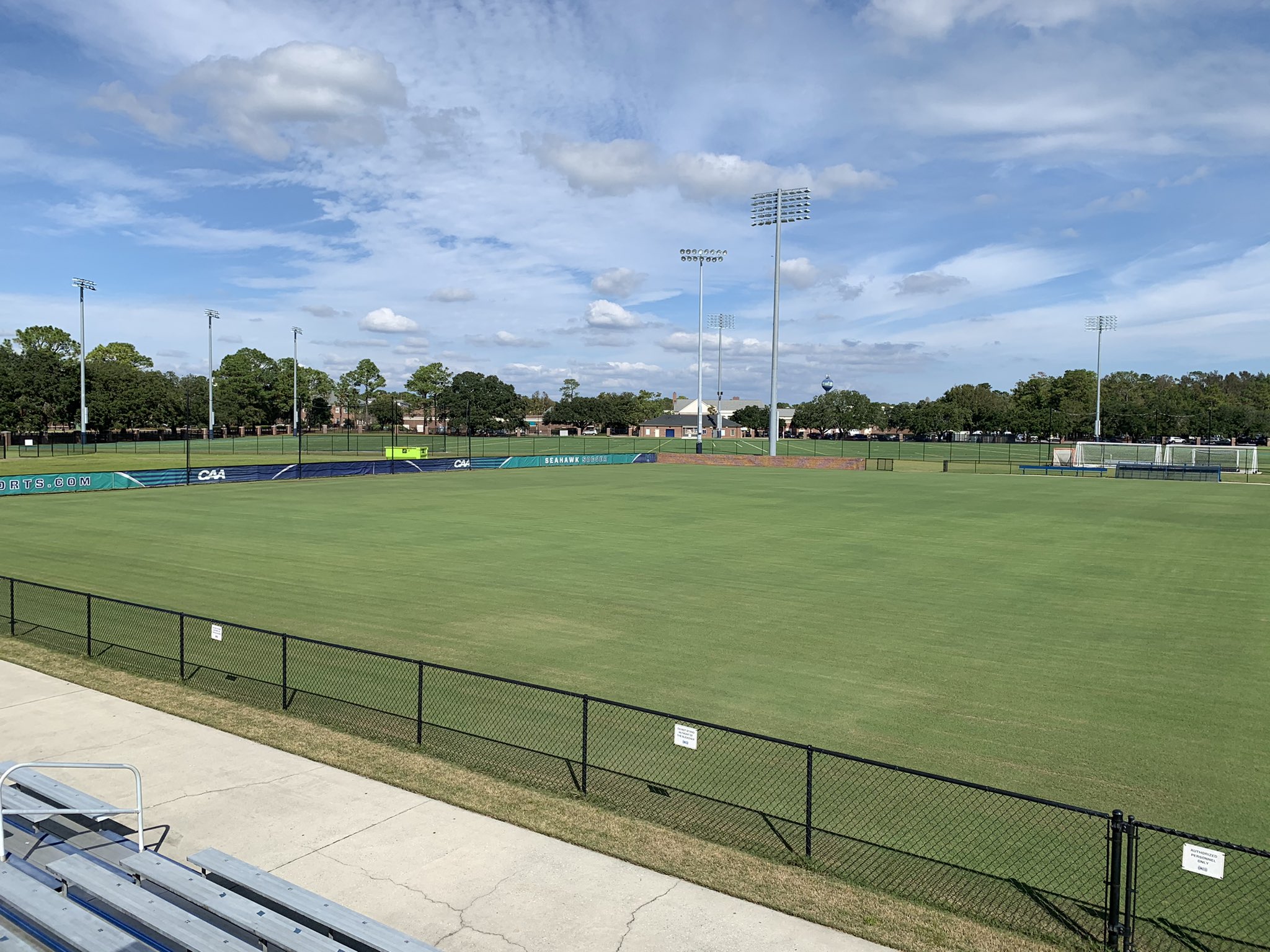 Sân bóng University of North Carolina Wilmington Library
