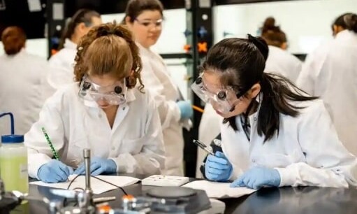 sinh viên Lake Washington Institute of Technology