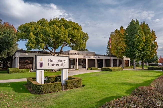 Humphreys University